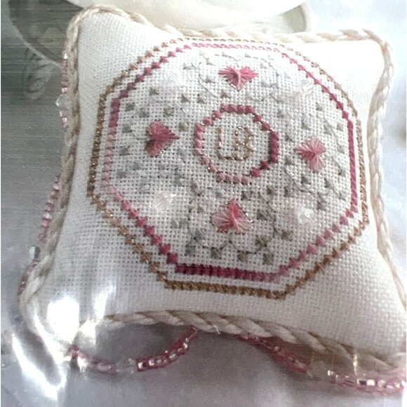 Crystal Pink Pincushion Kit With Beads & Crystals By Jorri Birmingham Designs - Picture 1 of 5